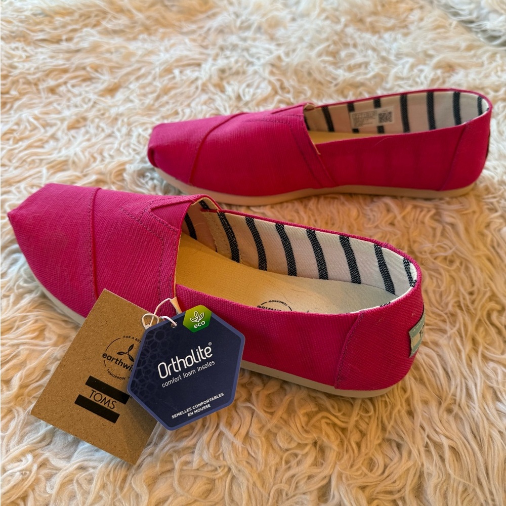 TOMS Women's Fuchsia Canvas Loafers